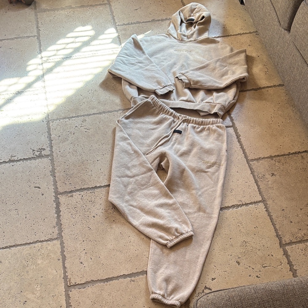 Essentials Fear of God EUC Sweatpants & Hoodie Unisex L Gently Loved
